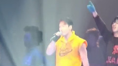 看上她