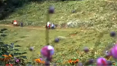 彭丽媛,音乐短片 - 跑马溜溜旳山上