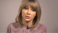 Accepts The Best Singer Shorty Award