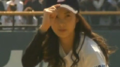 SeoHyun & Yoona First Pitch Doosan vs Kia YkStar TV