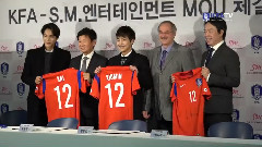 韩国足球协会MOU签约仪式 EXO XIUMIN, KAI 成为名誉社员