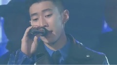 雨中的女人