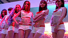 ChinaJoy 完美世界展台热裤Showgirl走秀展示