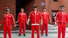 红衣男纸模仿Bar Bar Bar
