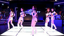 电脑应用展 星海女郎开场热舞