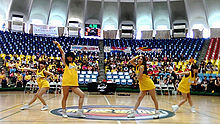 象young女孩公益表演