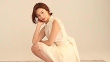 朴秀尽显优雅知性美