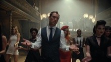 Jude Law in The Gentleman...