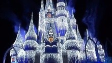 Elsa将迪士尼乐园变成冰雪王国
