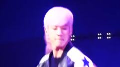长直发的她