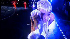 黄子韬套衣服 粉丝喊脱脱脱