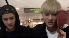 抵达台湾机场,上千粉丝接机