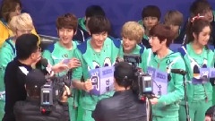 TAO跳高紧张的成员们