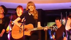 Taylor Swift - 22