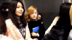 少女时代抵达巴黎戴高乐机场